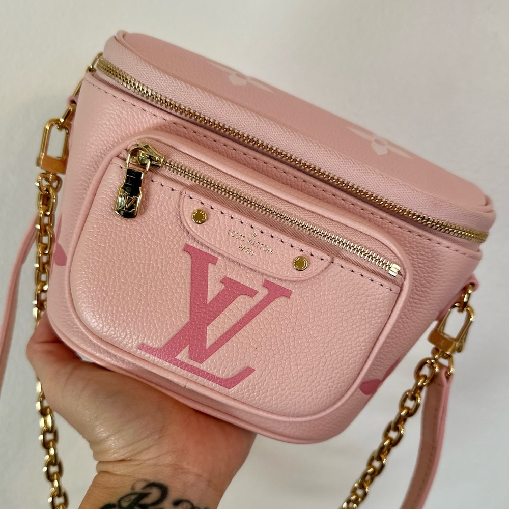 ❌SOLD❌💖BRAND NEW Louis Vuitton Mini Bumbag Gradient Pink Monogram💖 - Picture 3 of 11